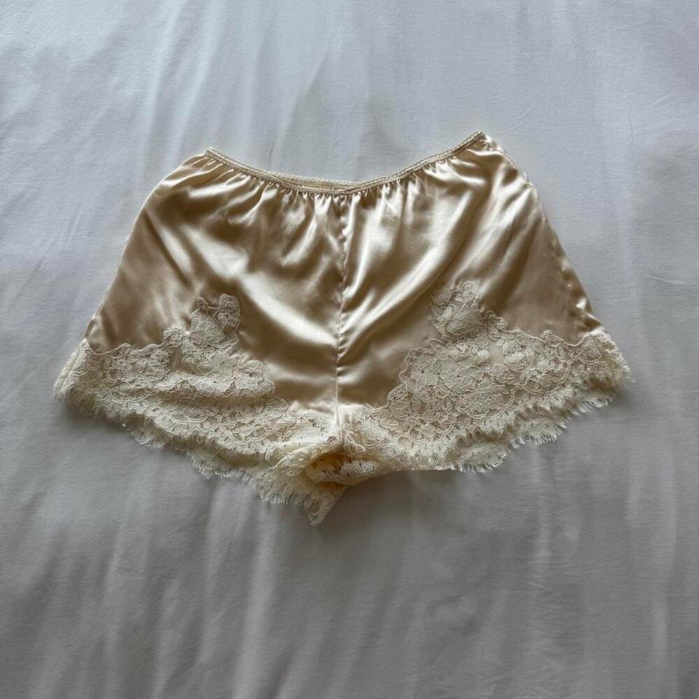 Cream silk lace shorts with  lace trim
